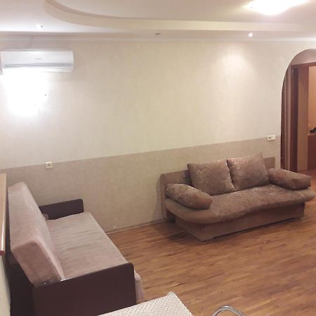 Appartment Near M. 23 Serpnya Charkiv Exteriör bild