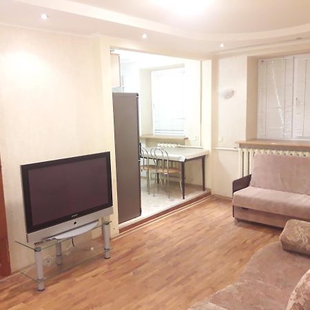 Appartment Near M. 23 Serpnya Charkiv Exteriör bild